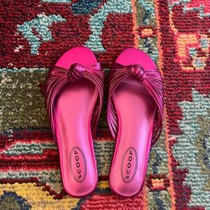 Scoop Pink knotted sandals.